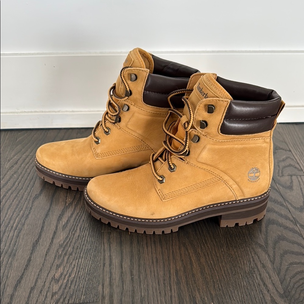 Timberland Women's Courmayeur Valley Lace-Up Lug Sole Boots-Authentic-EUC
